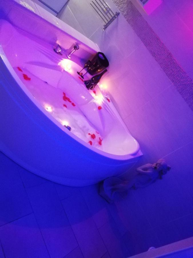 V&M Suite Con Jacuzzi Ostuni Ngoại thất bức ảnh